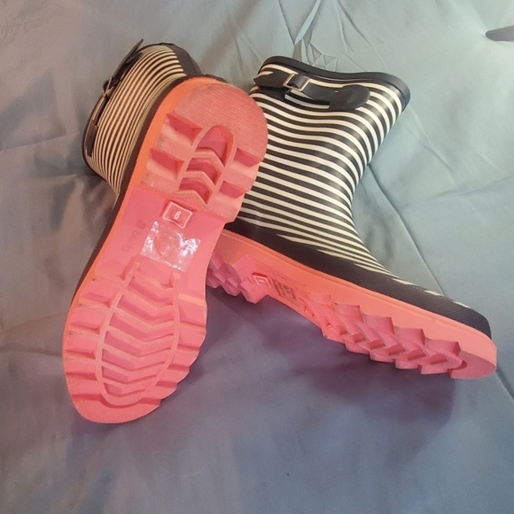 JOURNEE COLLECTION "Settle" Rain Boot in Stripped Black & Cream with Coral Sole - Picture 9 of 16